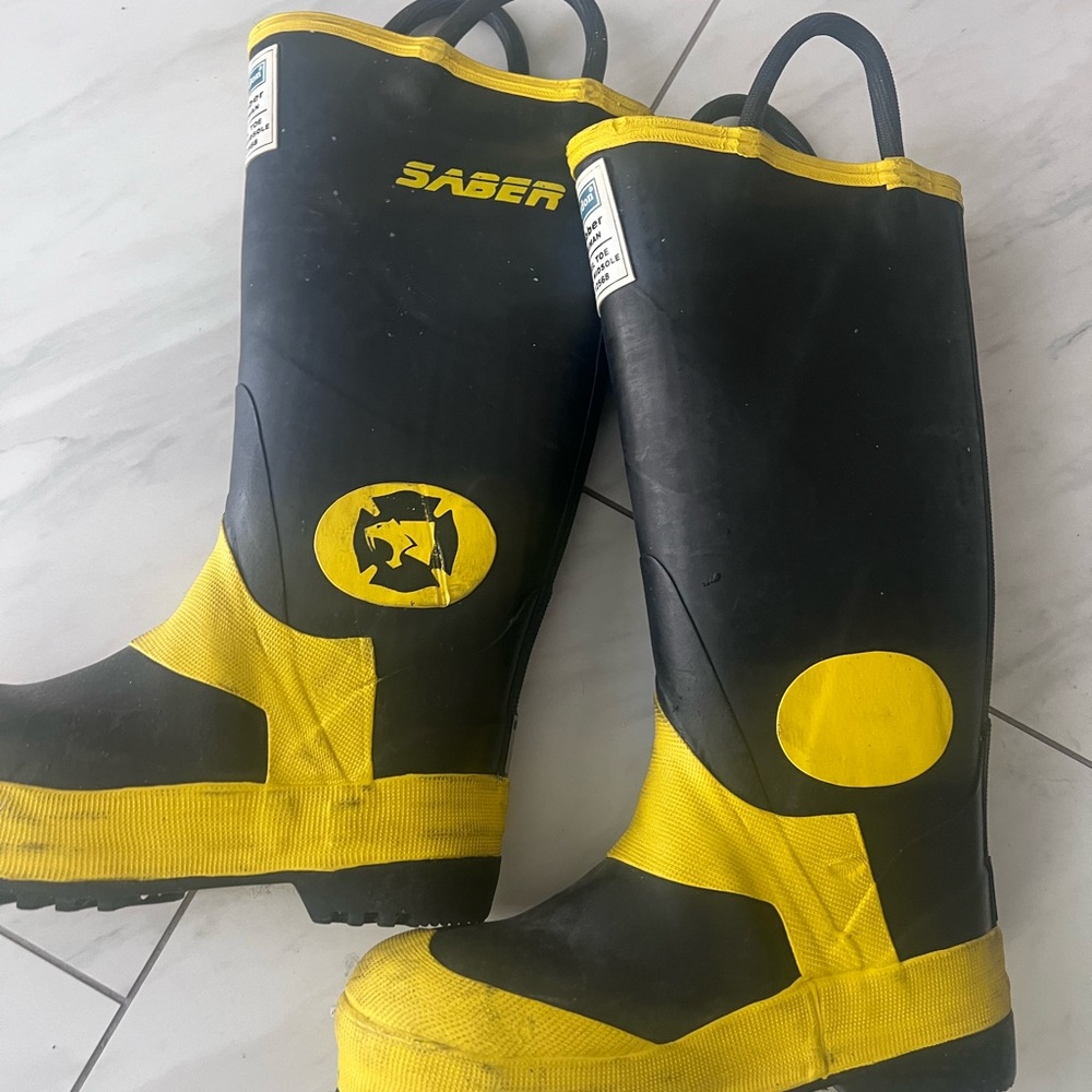 Saber rubber firefighter boots